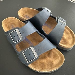 Birkenstock Arizona, size 5.5. Like new, navy blue leather